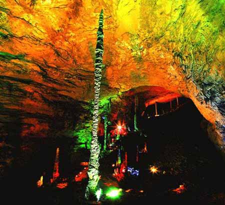 長(zhǎng)沙出發(fā)到溶洞奇觀黃龍洞、天門山、玻璃棧道、鳳凰古城九景往返三日游