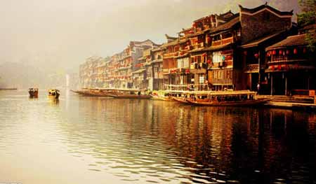 張家界國(guó)家森林公園、袁家界、天子山、大峽谷、玻璃橋、鳳凰古城兩晚三日游